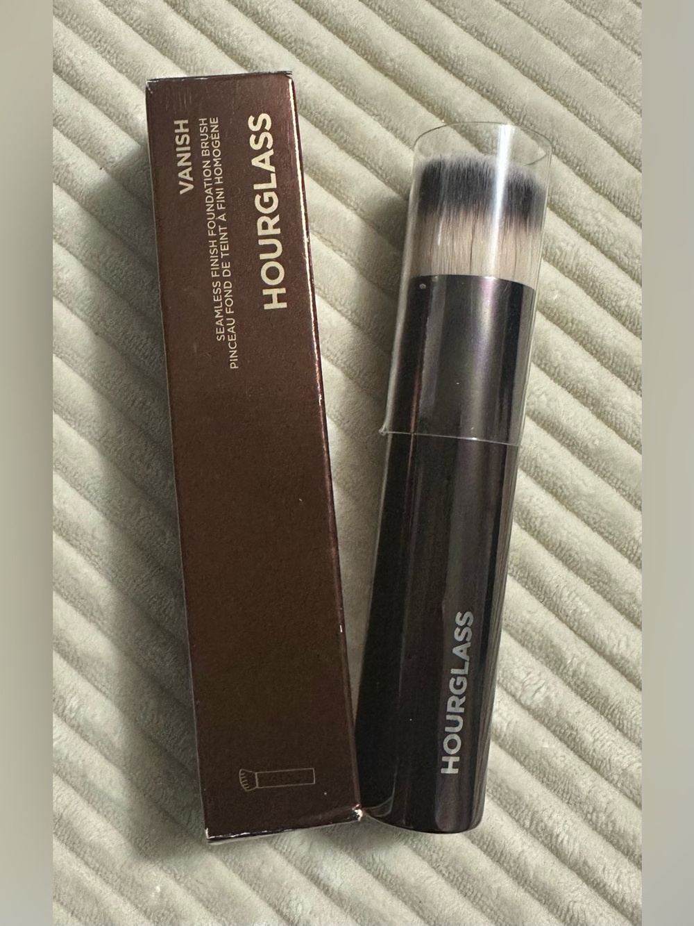 Hourglass Vanish Foundation Brush - Black